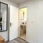 Perfekt Fuer 4-6! Kueche Garage S-bahnhof Flughafen Appartement *