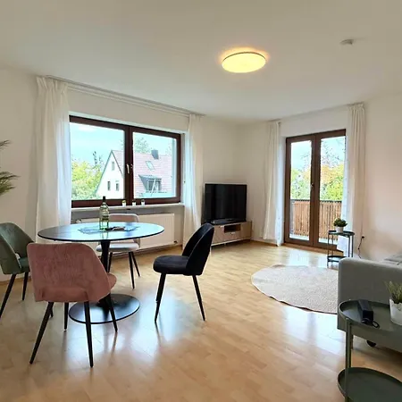 Apartamento Perfekt Fuer 4-6! Kueche Garage S-bahnhof Flughafen