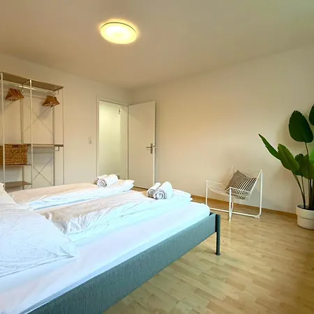 Perfekt Fuer 4-6! Kueche Garage S-bahnhof Flughafen Appartement *