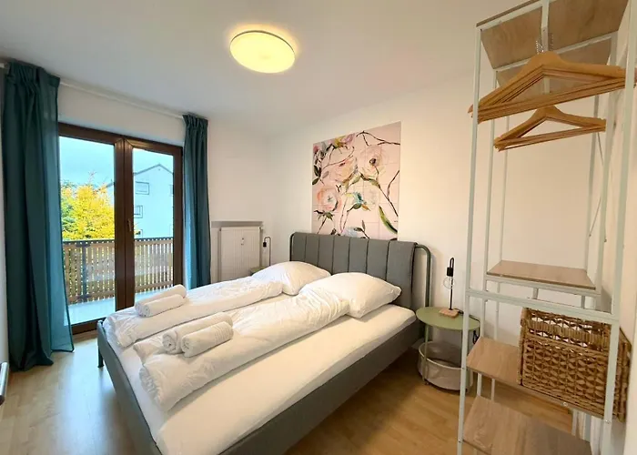 Perfekt Fuer 4-6! Kueche Garage S-bahnhof Flughafen Appartement
