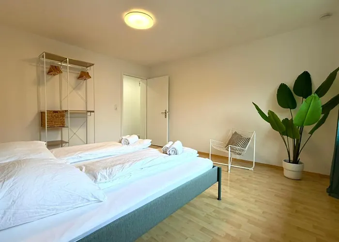 Perfekt Fuer 4-6! Kueche Garage S-bahnhof Flughafen Appartement *